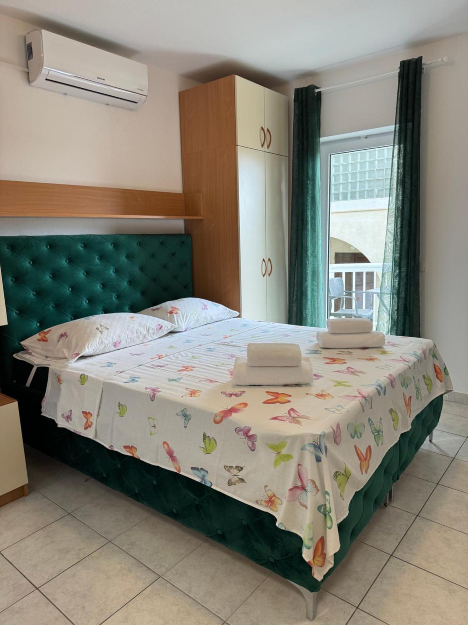 House 100M From The Beach With Free Parking And Breakfast Baška Voda Esterno foto