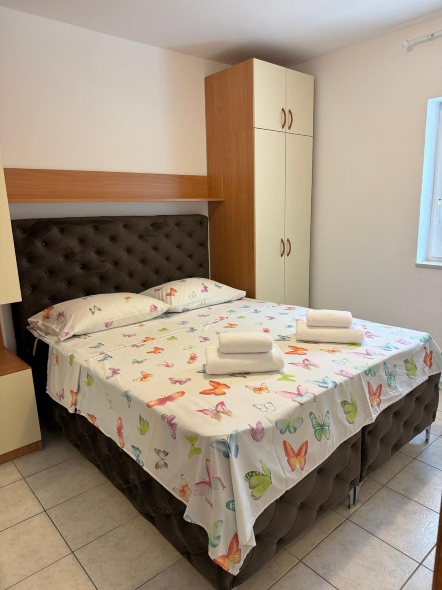 House 100M From The Beach With Free Parking And Breakfast Baška Voda Esterno foto