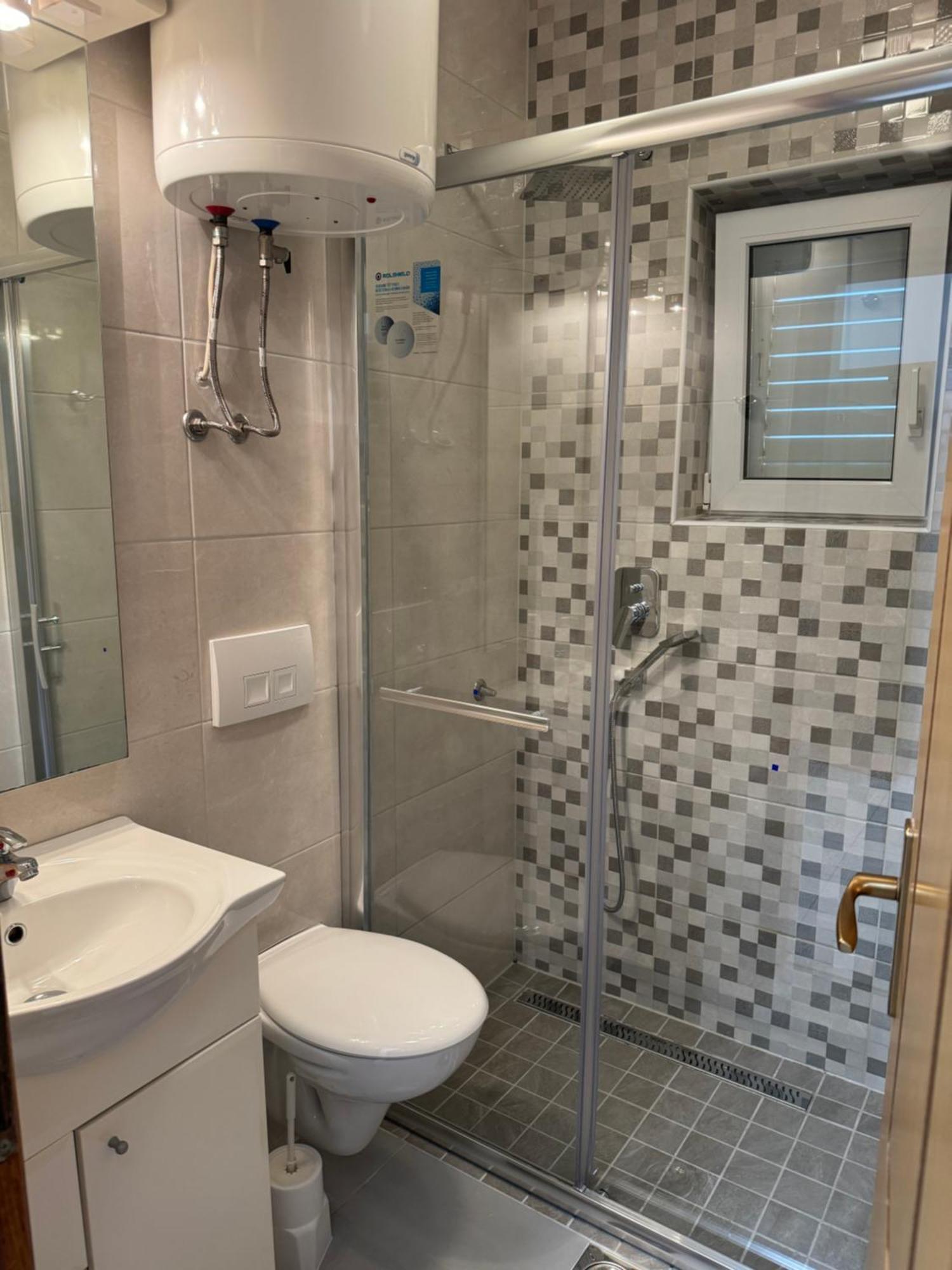 House 100M From The Beach With Free Parking And Breakfast Baška Voda Esterno foto