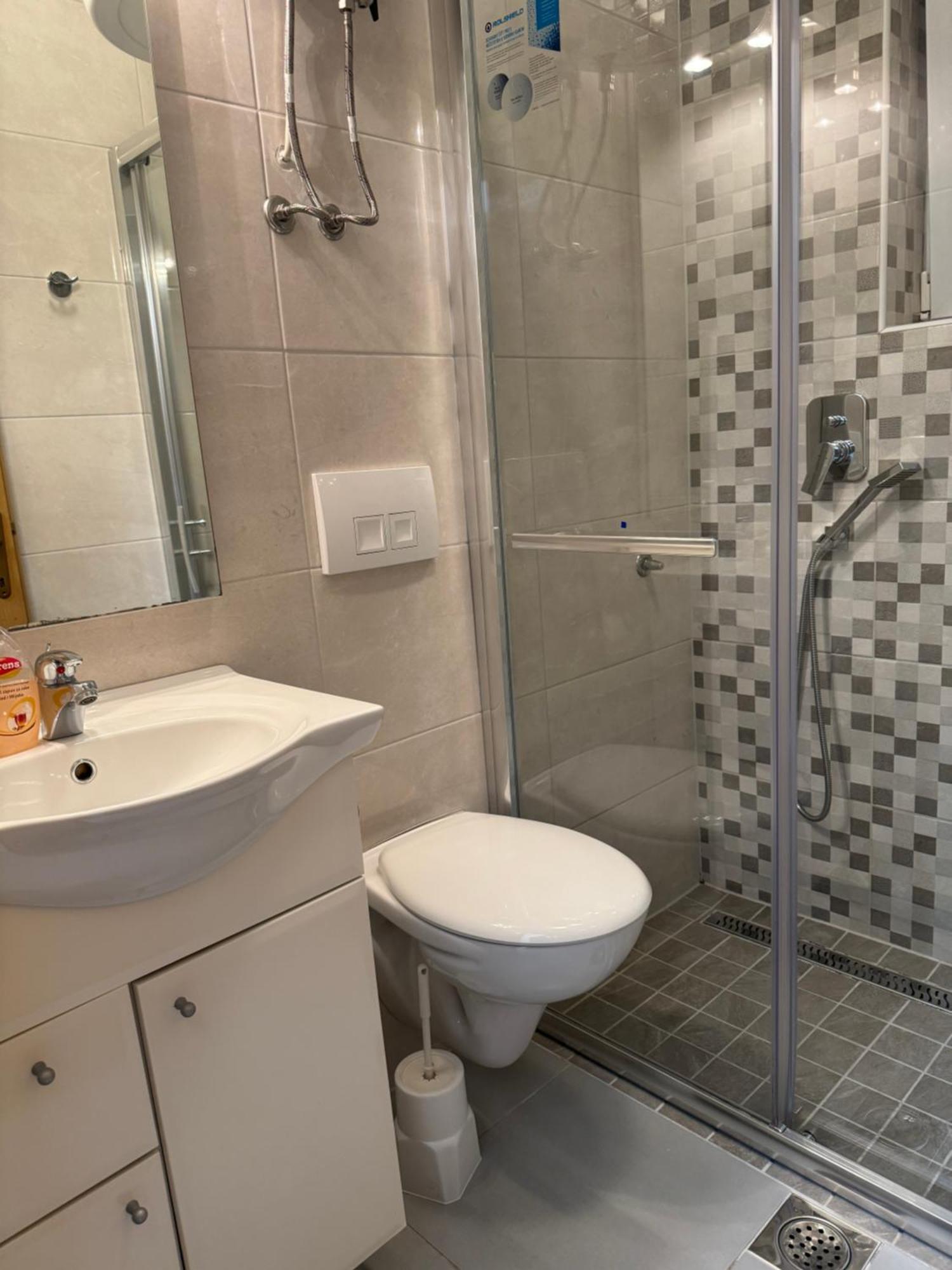 House 100M From The Beach With Free Parking And Breakfast Baška Voda Esterno foto