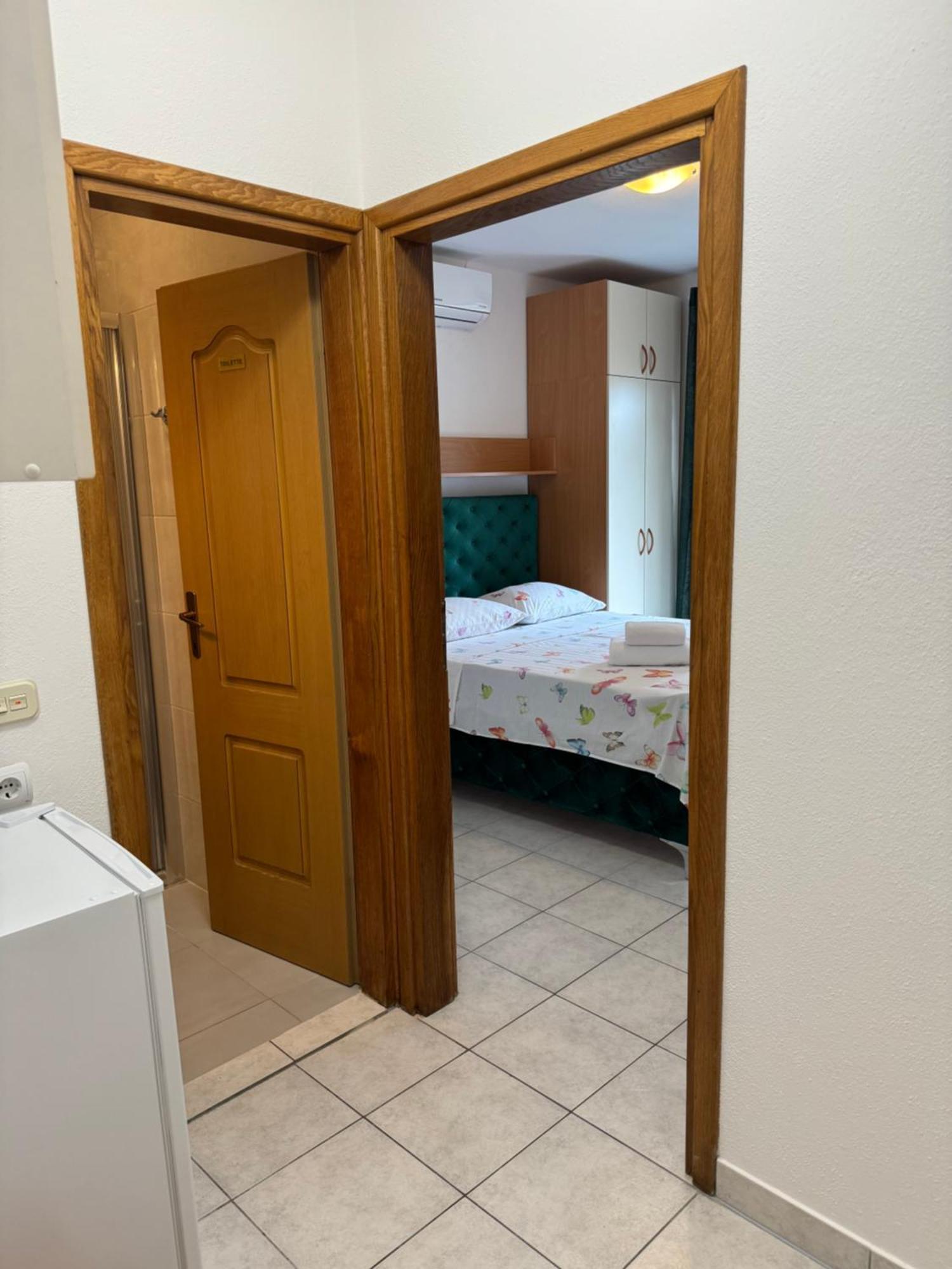 House 100M From The Beach With Free Parking And Breakfast Baška Voda Esterno foto