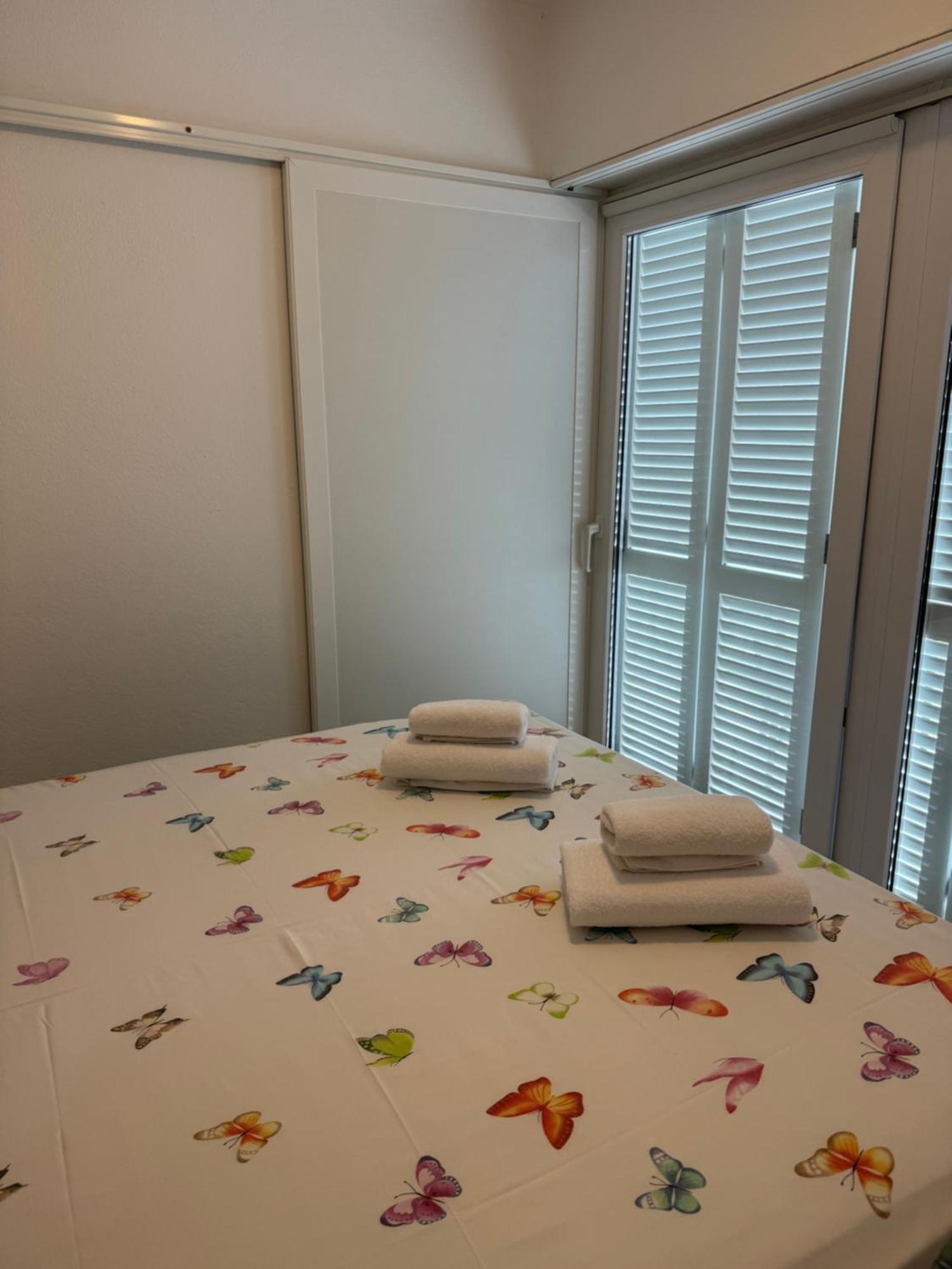 House 100M From The Beach With Free Parking And Breakfast Baška Voda Esterno foto