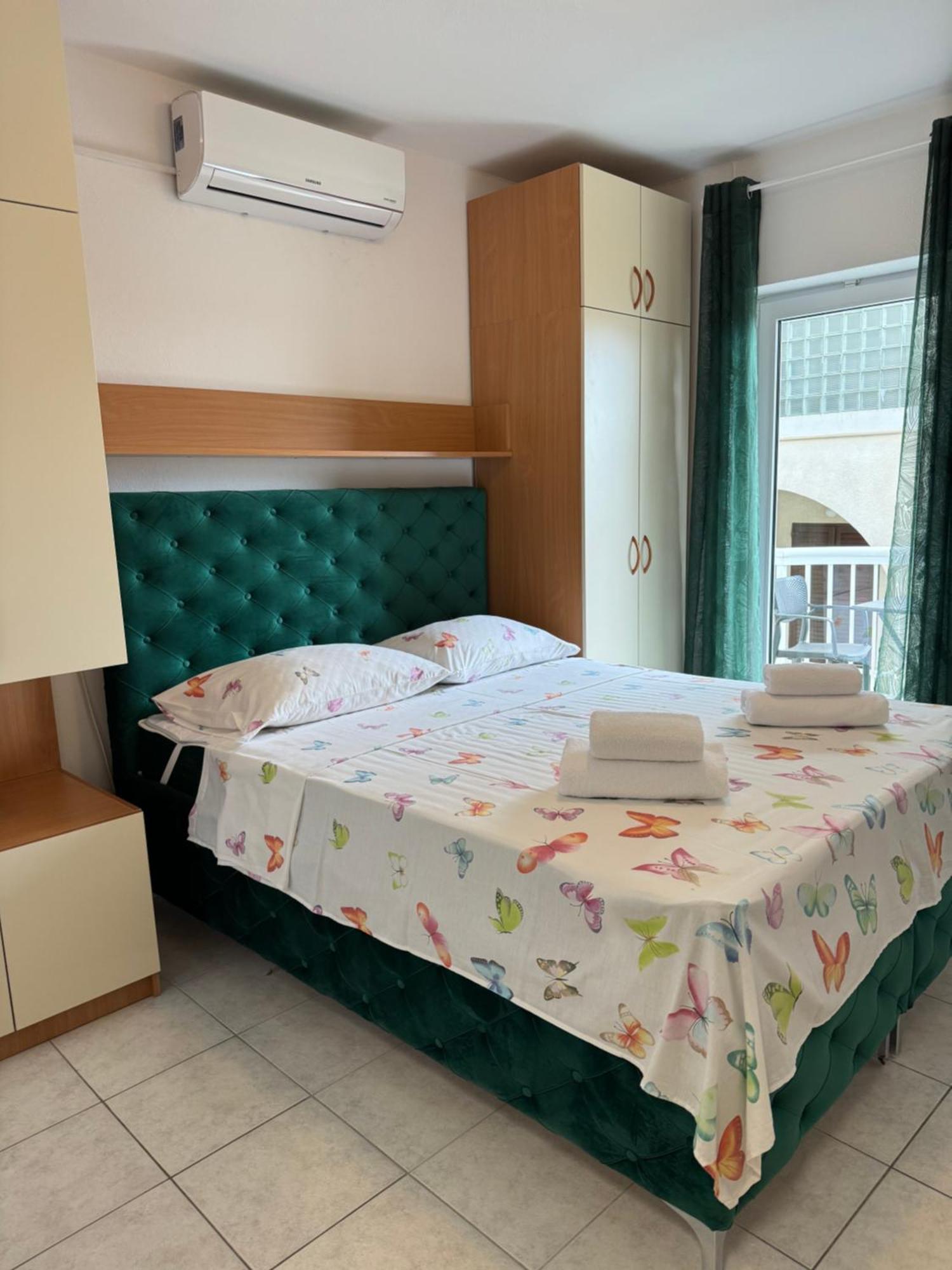 House 100M From The Beach With Free Parking And Breakfast Baška Voda Esterno foto