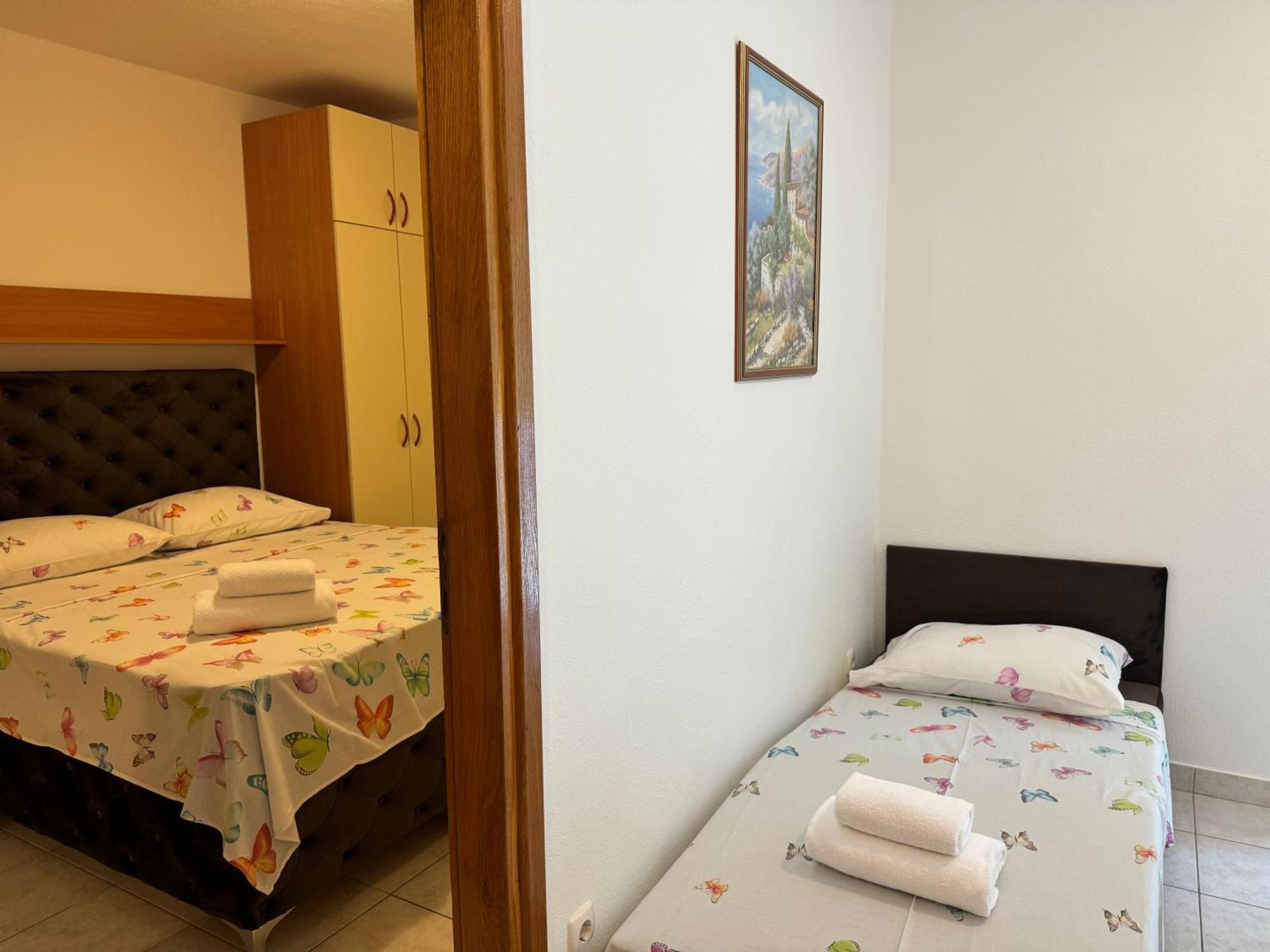 House 100M From The Beach With Free Parking And Breakfast Baška Voda Esterno foto