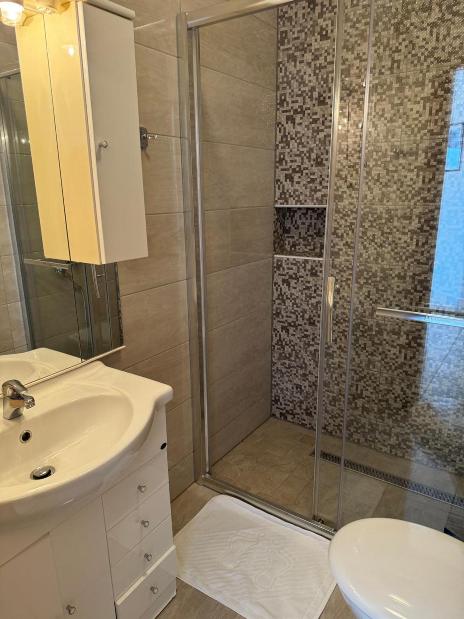 House 100M From The Beach With Free Parking And Breakfast Baška Voda Esterno foto