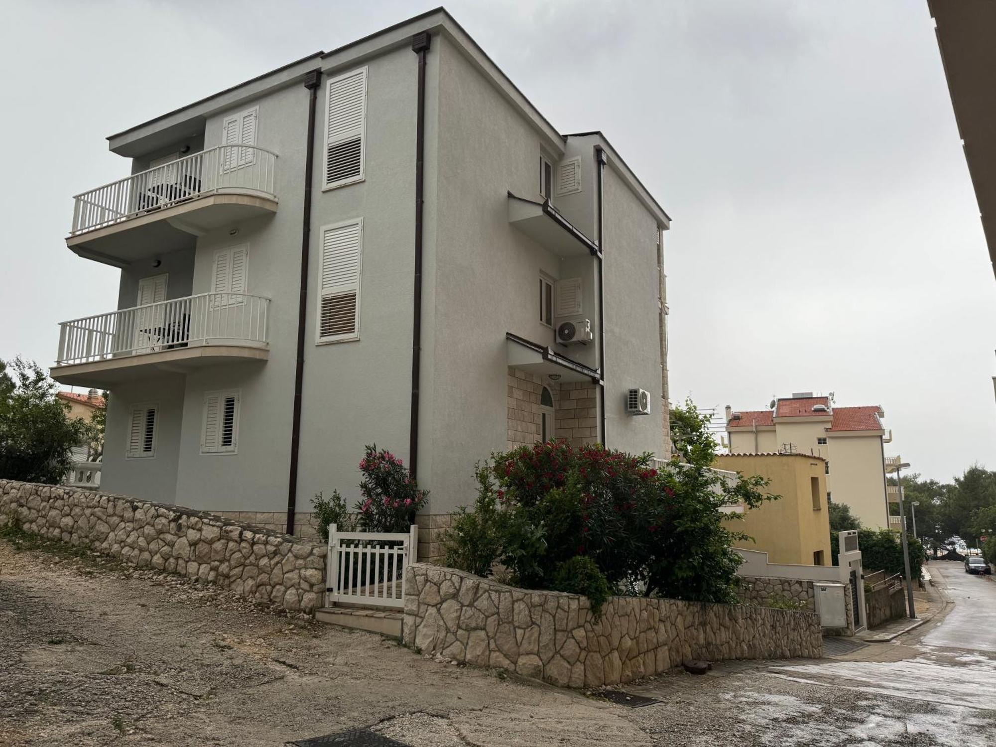 House 100M From The Beach With Free Parking And Breakfast Baška Voda Esterno foto